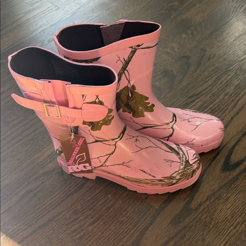 Realtree Pink Camouflage Boots
